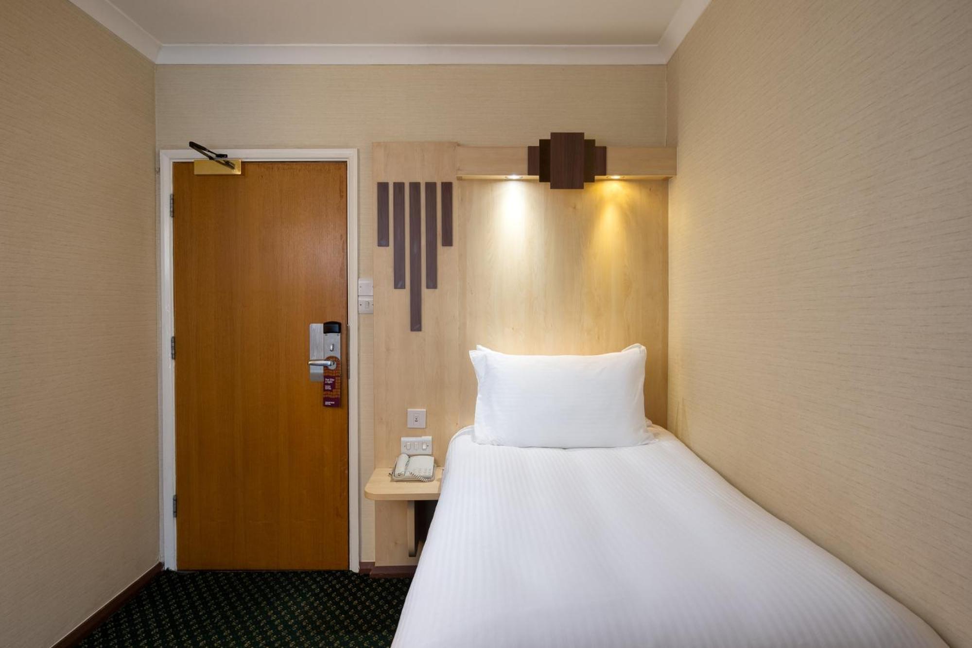 Tavistock Hotel ลอนดอน ภายนอก รูปภาพ