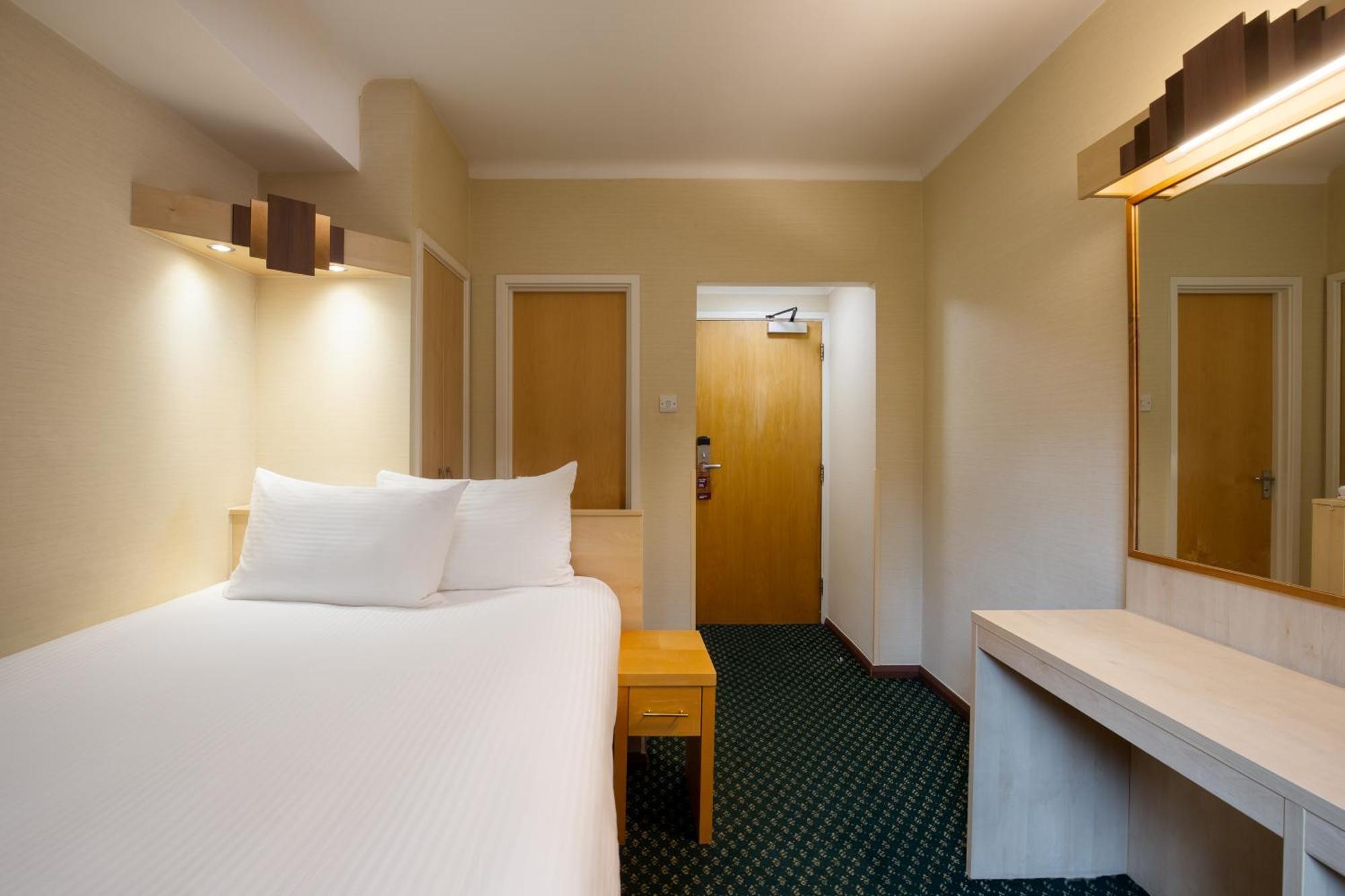 Tavistock Hotel ลอนดอน ภายนอก รูปภาพ